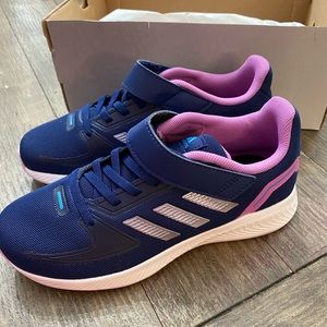 Adidas girls Run Falcon 2.0 size 2
